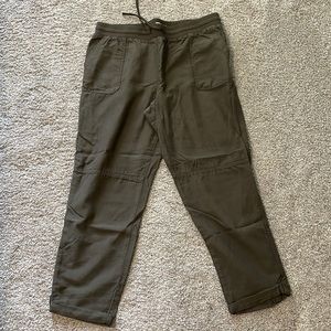 Maurices olive green size 14 capris